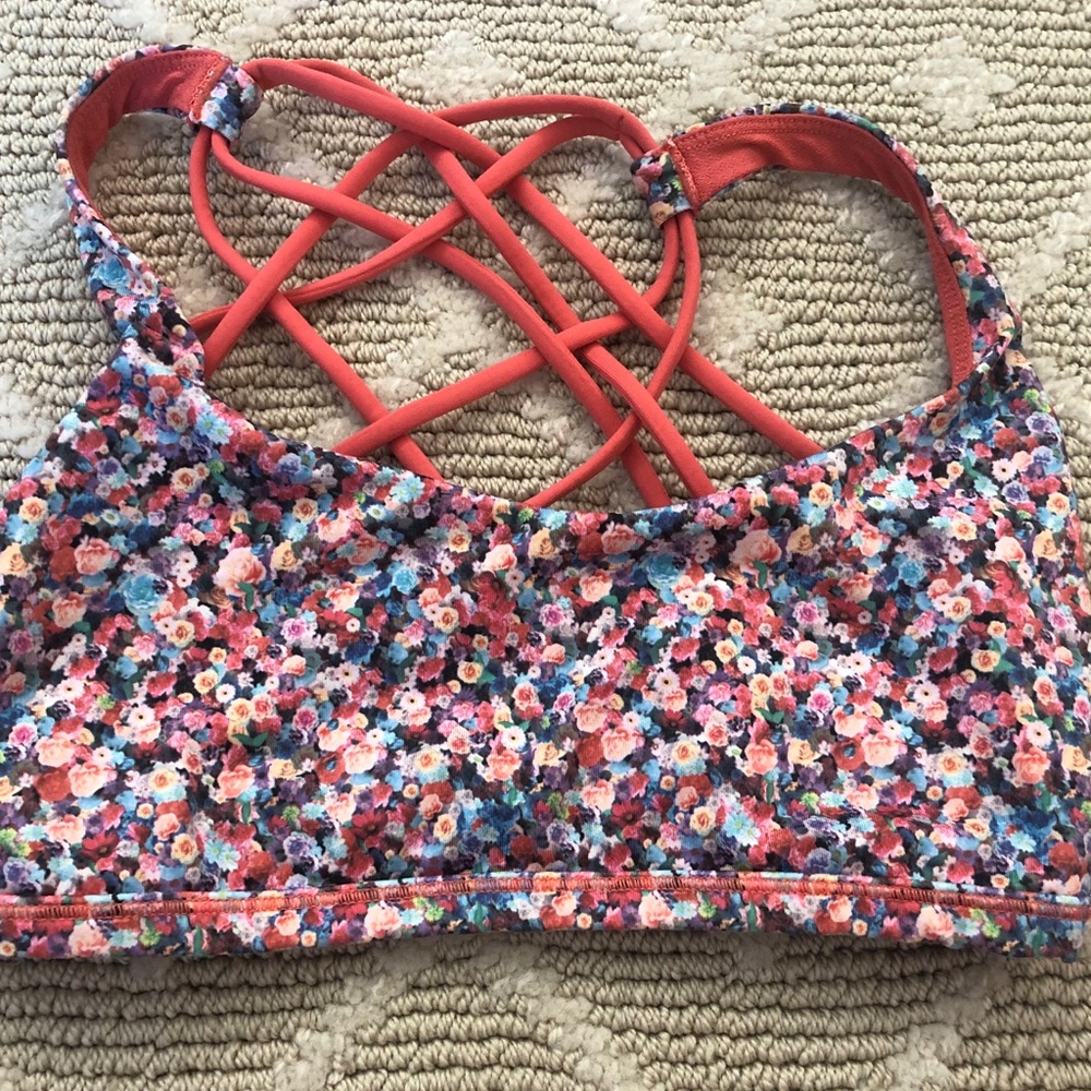 Lululemon sports bra